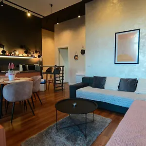 Villa Stylish Two Bedroom House With Private Pool, Tirana